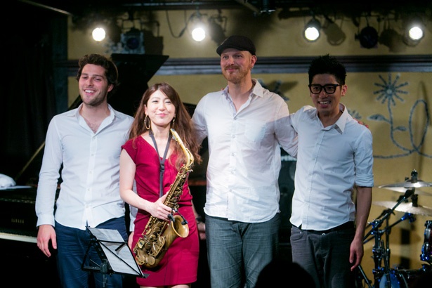 「ふるさと」をジャズ風にアレンジして演奏