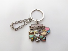 「メタルキーホルダー 電車」(990円)
