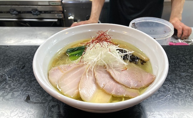 「鶏出汁チャーシュー麺(塩)」(1200円)