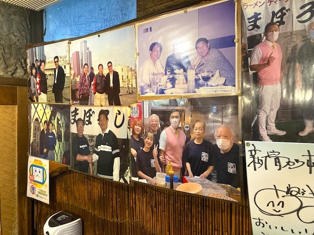 島田洋七さん、北野武さんとの思い出の写真や有名人のサインが飾られる