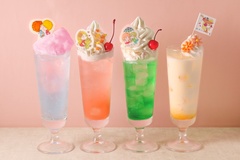 写真左から「FuwaFuwaコットンキャンディーソーダ」(880円)、「DokiDokiピンクグレープフルーツフロート」(880円)、「WakuWakuメロンソーダ」(880円)、「UkiUkiミックスジュース」(880円)