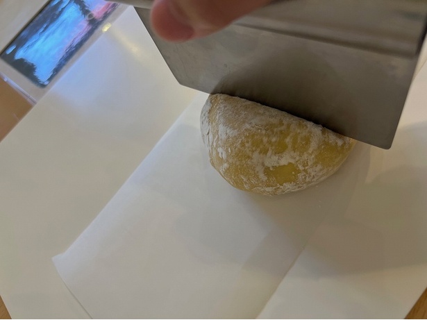 2個分の生地で、自分で形を作っていく