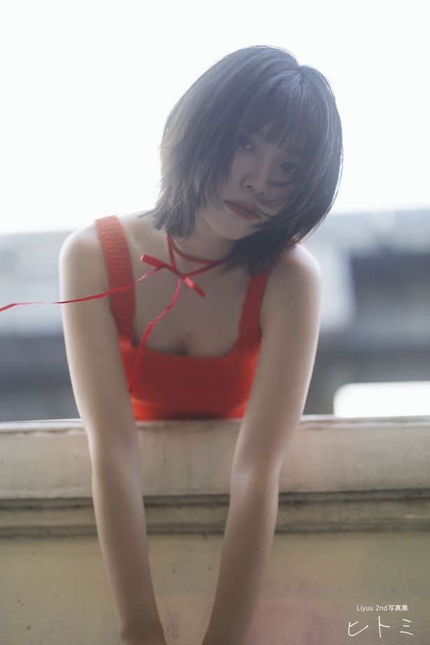 直筆サイン本】 Liyuu 2nd写真集 『ヒトミ』 声優 水着 リーユウ