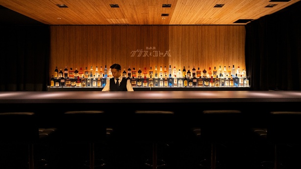 GLASS ROOMを抜けると、上質な「BAR ROOM(バールーム)」へ