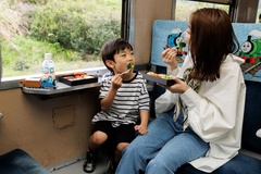 車内で、家族と一緒に食べるお弁当はまた格別！