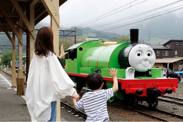 千頭駅にいたパーシーに、今期から家山駅で会うことができる
