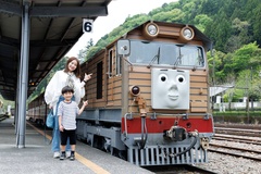 「トビーの車体番号は『7』だよ！」と教えてくれたゆうのすけくん。さすがトーマス好き！