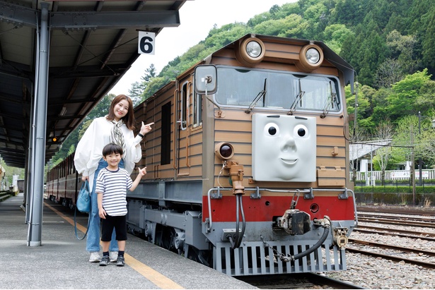 「トビーの車体番号は『7』だよ！」と教えてくれたゆうのすけくん。さすがトーマス好き！