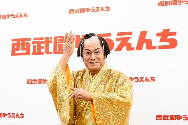 会見の最後に決めポーズを披露してくれた、サービス精神たっぷりな松平健さん