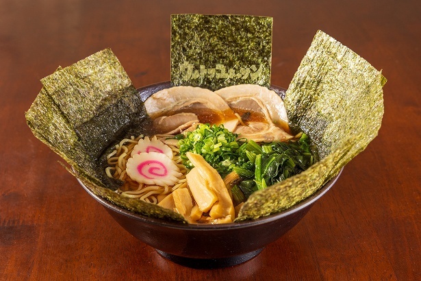 ボリューム満点の「ウルトラ麺」