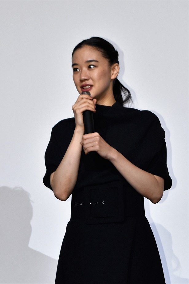【写真を見る】主役の十和子を演じる蒼井優
