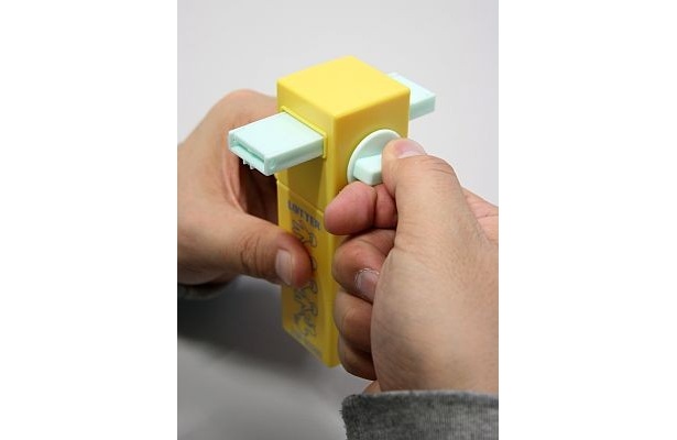 4.ダイヤルを回してトレーを通す