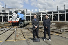 株式会社ソニー・クリエイティブプロダクツの渡辺創さん(写真右)と京都鉄道博物館・館長の前田昌裕さん(同左)