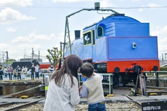 イベント終了後、トーマスの背中にむかってバイバイするりくくん