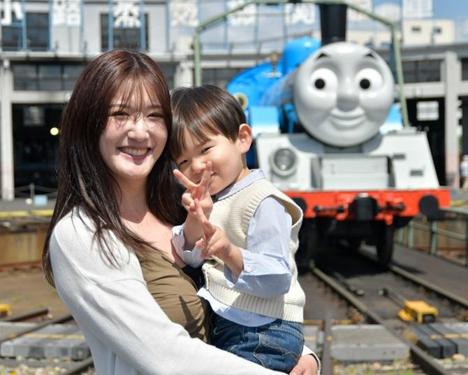 京都鉄博の扇形車庫に「きかんしゃトーマス」がやってきた！お披露目イベントを親子でレポート