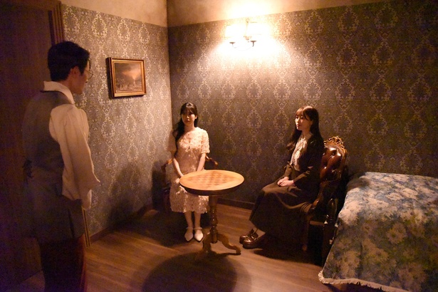 晩餐会が始まるまで、案内された個室で待機することに
