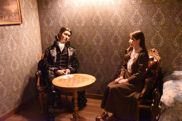 与えられた役割に扮して、登場人物との会話を楽しもう