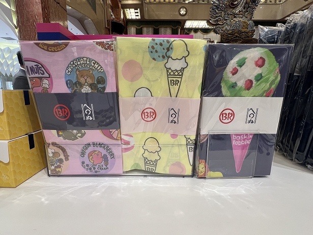 「＜かまわぬ＞オリジナルてぬぐい」(各1870円)