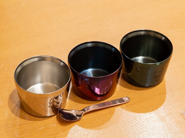「＜Happy Ice Cream＞Holder＆Spoonセット」(各セット9350円)