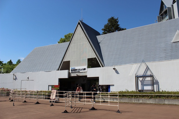 最寄駅「西武園ゆうえんち駅」から入園口はすぐ