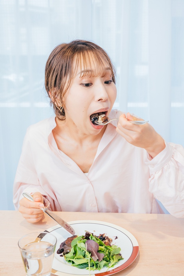 しっかりフォアグラでした！ 調理／みきママ　撮影／福井麻衣子　スタイリング（衣装）／三島和也（Tatanca）　スタイリング（フード）／カナヤマヒロミ　ヘア&メイク／佐藤真希　取材・文／岸野愛