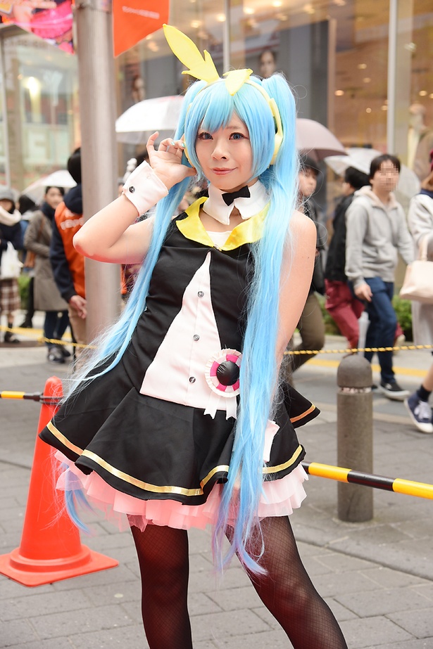 初音ミクに扮する栗山ゆき子さん