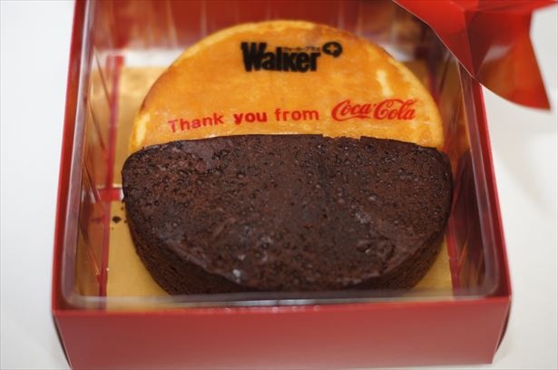 コカ コーラのラベルが今年もリボンに早変わり 100万人にケーキが当たる ウォーカープラス