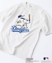 「【PEANUTS×MLB】オリジナルデザインTシャツ(ロサンゼルス・ドジャース)」(大人4939円、キッズ3839円)