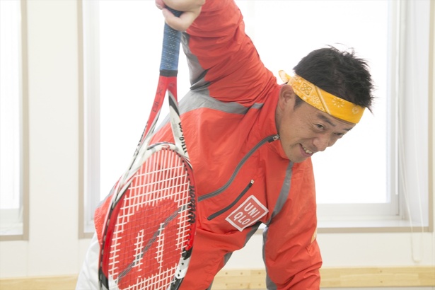 葛飾区役所政策経営部の生井沢さんは錦織圭選手に扮して登場！ノリノリでポーズを決めてくれました