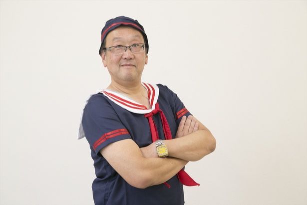 広報課長の吉本さんは、娘に選んでもらったというマリンルックで登場！