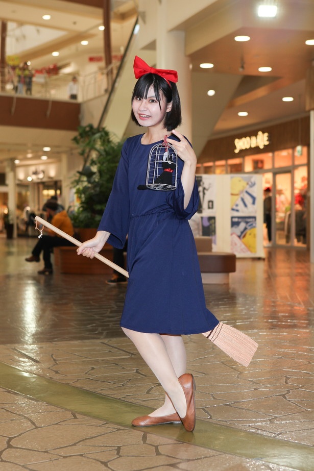 「魔女の宅急便」のキキに扮した遊咲むつきさん