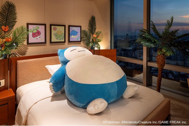 ビッグサイズのラプラスとカビゴンのぬいぐるみがお出迎え
