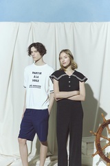 写真左：「HOMMEラインプルオーバー」(1万560円)、「【HOMME】【接触冷感】ワンポイントハーフパンツ」(8140円)　写真右：「セーラーカラーオールインワン」(1万5950円)