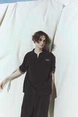 「HOMMEスキッパープルオーバー」(1万780円)、「HOMMEラインハーフパンツ」(1万340円)
