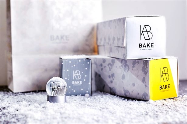 【写真を見る】手土産やパーティーに！雪化粧をまとったホリデーシーズン限定パッケージは必見