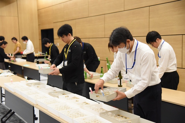 「純米酒部門」「純米吟醸部門」決審会の様子