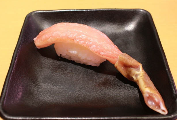 【写真を見る】新鮮な本ズワイガニを生で！「⽣本ずわい蟹」(税抜180円)