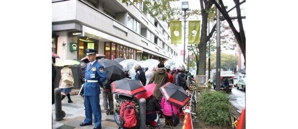 行列は原宿駅前からさらに代々木公園のほうまで