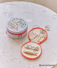 「アクセサリーケースM」(2890円)、「携帯アクセケースS」(2200円)
