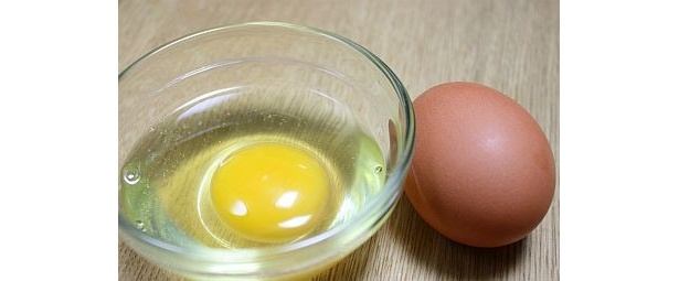｢究極のたまごかけごはん専用たまご｣。お茶碗一杯のご飯約160gに合わせて、やや小ぶりな60g前後のたまごで、比較的若い鶏のものを使用