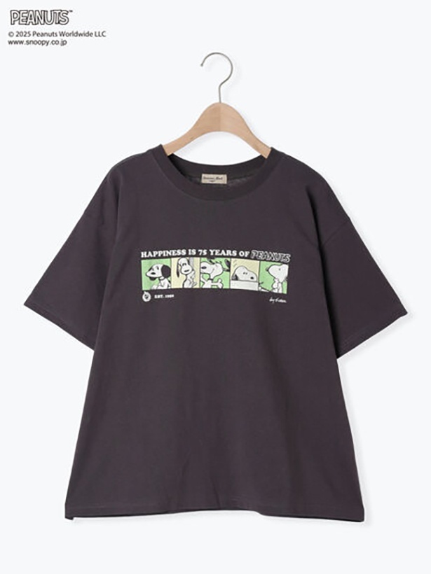 「【PEANUTS×Samansa Mos2】75thアートTee(チャコールグレー)」(3850円)