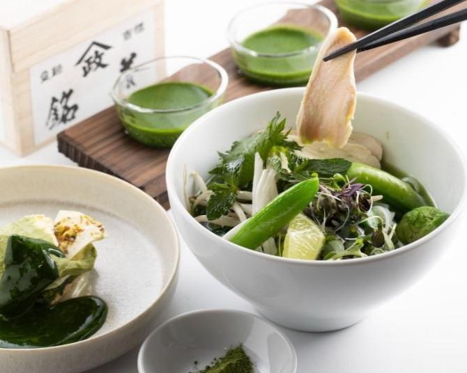 メイン料理は「抹茶のフォー」!?虎ノ門ヒルズ「TOKYO NODE CAFE」に抹茶メニューが登場