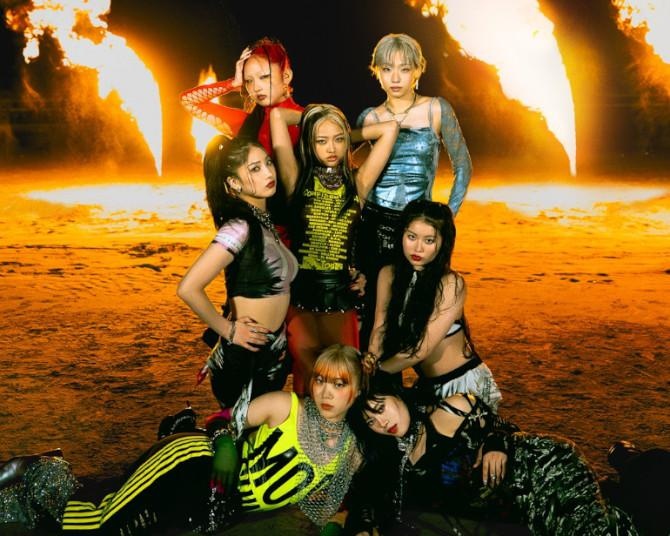 デビュー曲が2000万回再生超のHANA、新曲アーティスト写真を公開！CHIKAとYURIが大胆ヘアチェンジ