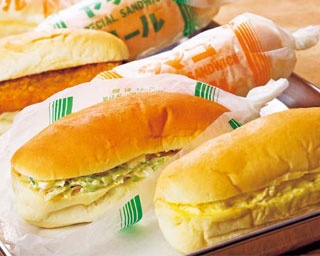 今日は何を挟む？創業当時の味を守る懐かしロールパンの名店を厳選