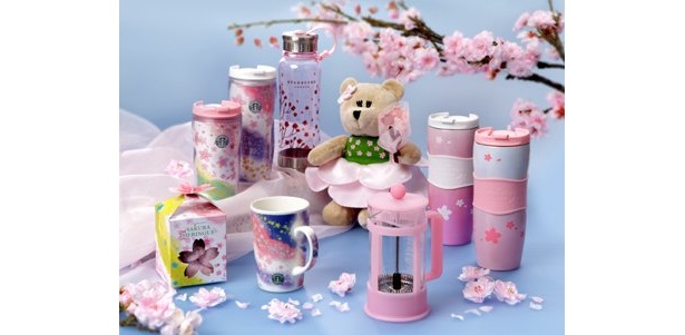 日本限定のアイテムもそろった「2010年の“SAKURA”グッズ」。大人っぽさと可愛さを感じさせる色彩も人気の理由