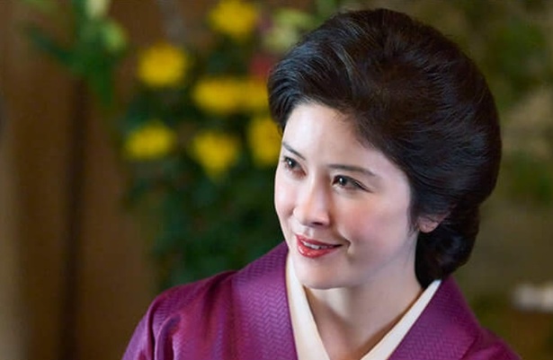 権五郎の後妻、若き頃の喜久雄を育てた立花マツ(宮澤エマ)