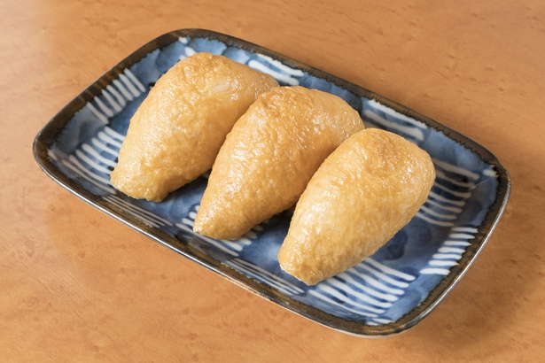 ほどよい甘さの揚げで包む「いなり」(180円)