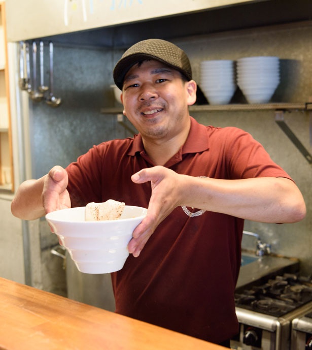 店主の濱西辰彦さん/醤油と貝と麺 そして人と夢