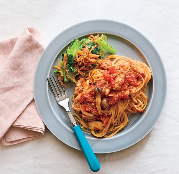 具だくさんで満足度アップ「さばときのこのトマトパスタプレート」2品【まる式ダイエット】 レシピ考案／まる　撮影／難波雄史