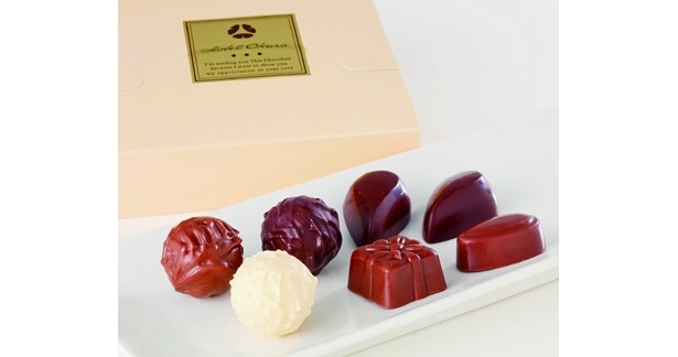 口いっぱいに広がる濃厚ミルク味！「ホテルオークラ チョコレート7個」(800円)/ セブン-イレブン